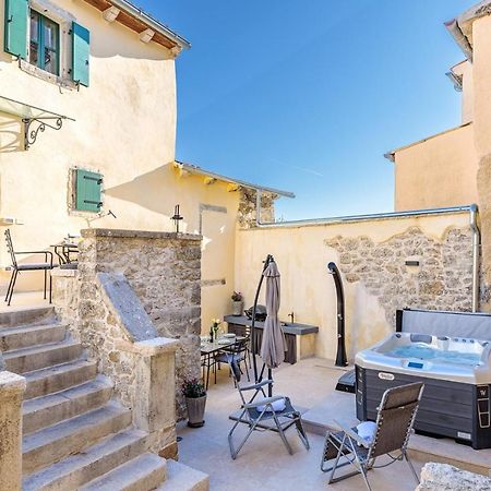 Casa Amelia In Pićan Exteriér fotografie