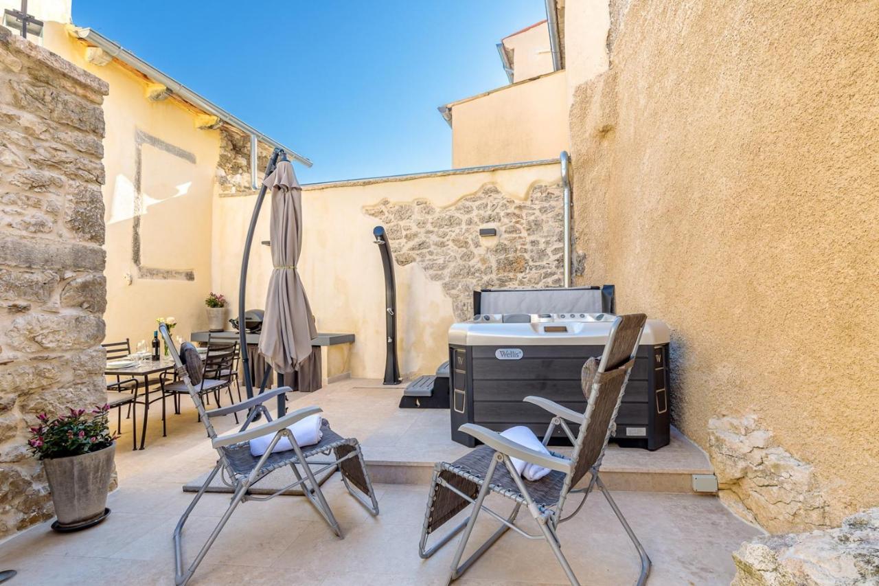Casa Amelia In Pićan Exteriér fotografie