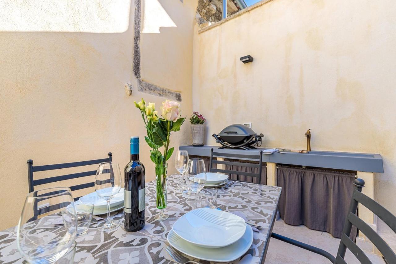Casa Amelia In Pićan Exteriér fotografie