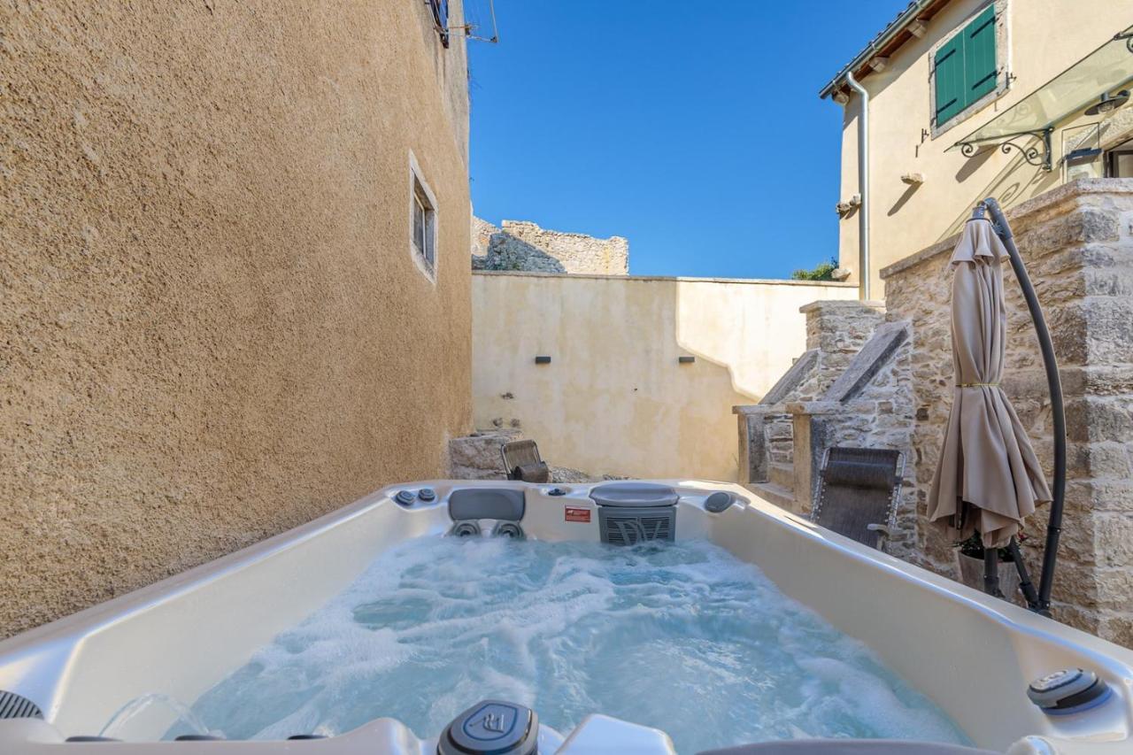 Casa Amelia In Pićan Exteriér fotografie